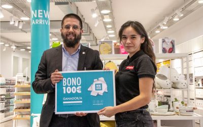MINI GOOD entrega cheque regalo al ganador del sorteo apertura en La Laguna